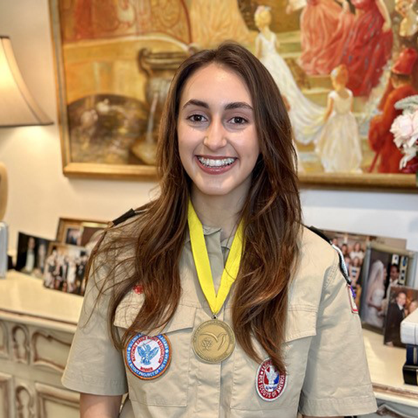 Simone Nied wearing her medal for the Gold-Level Duke of Edinburgh International Award